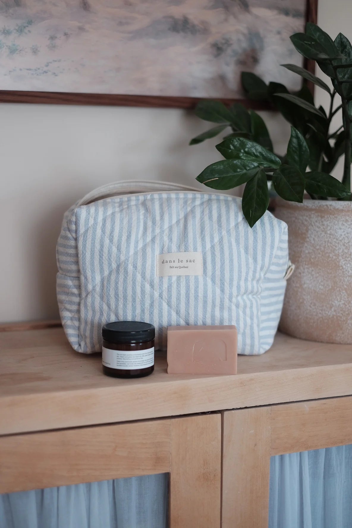 Grande pochette matelassée rayée bleu - Dans le sac