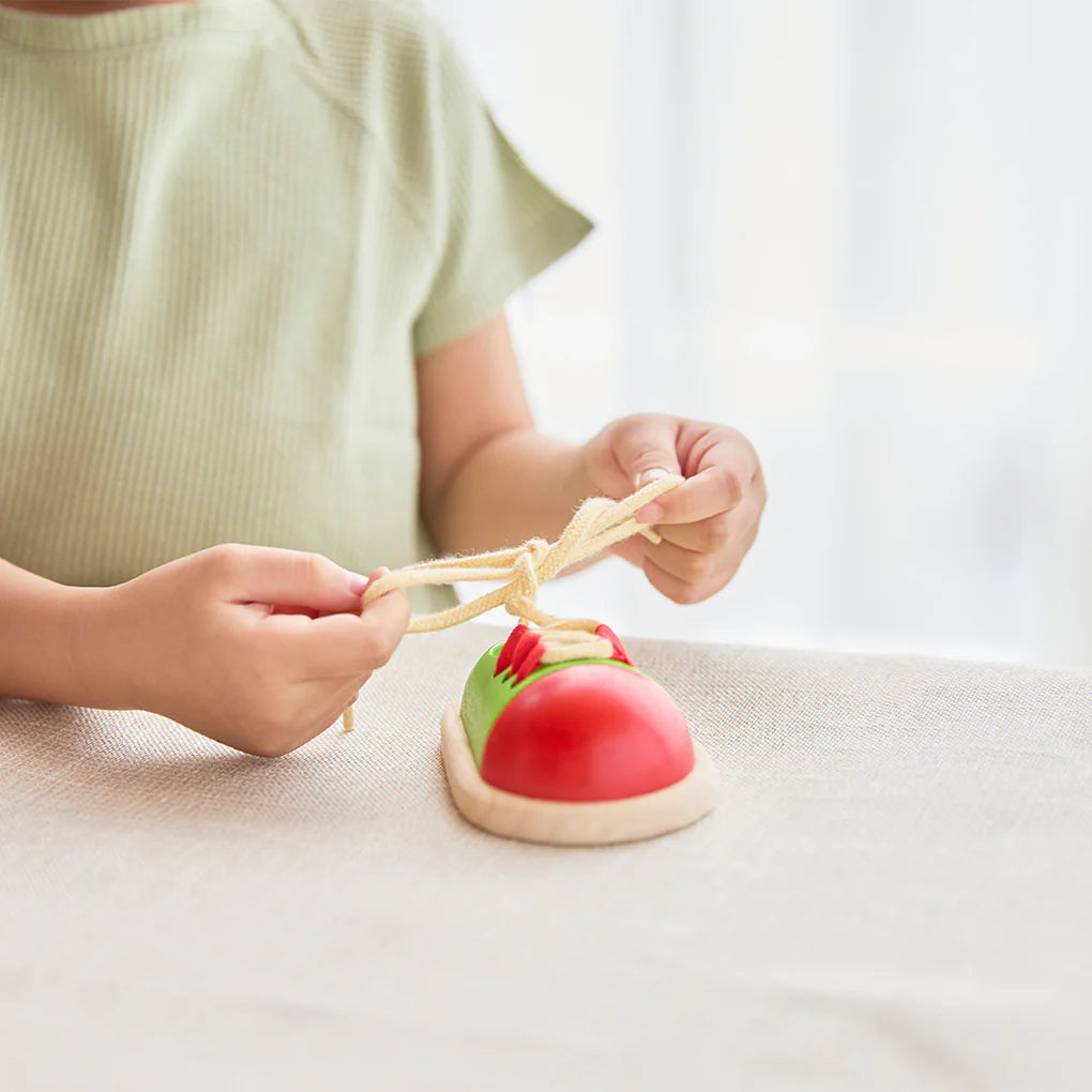 Tie-up shoes - plan Toys