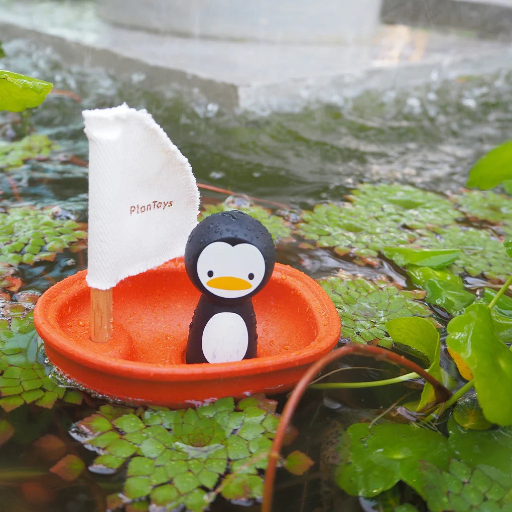 Sailing boat penguin - plantoys