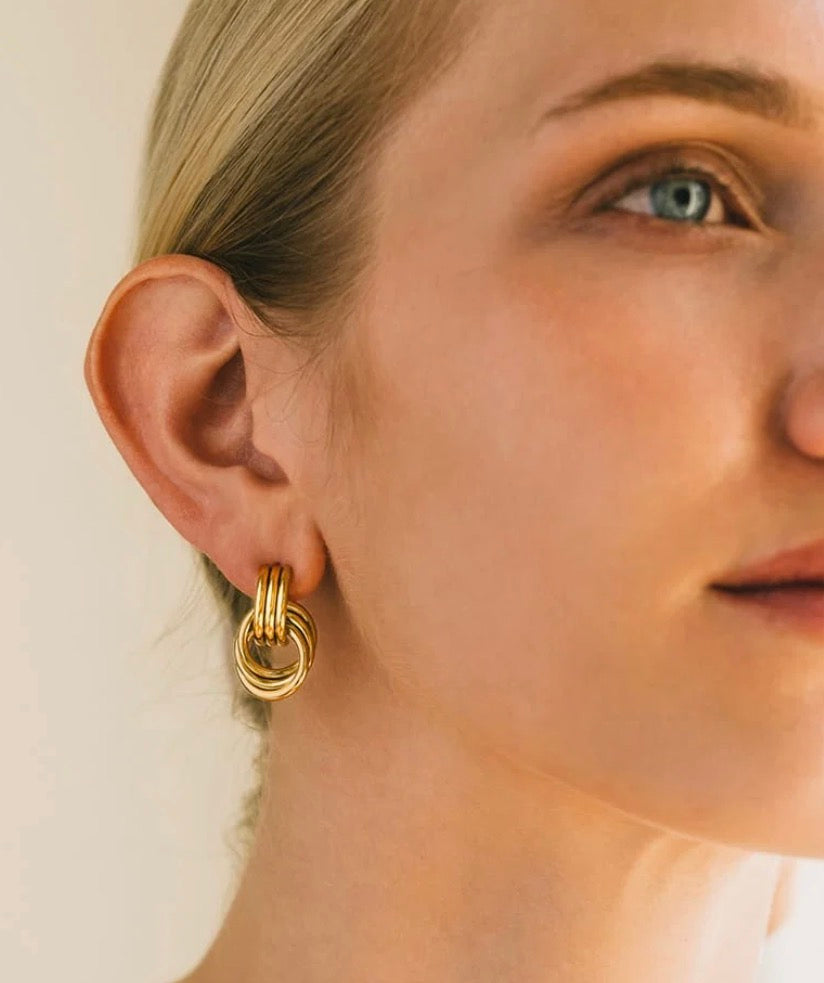 Maris knocker earrings gold