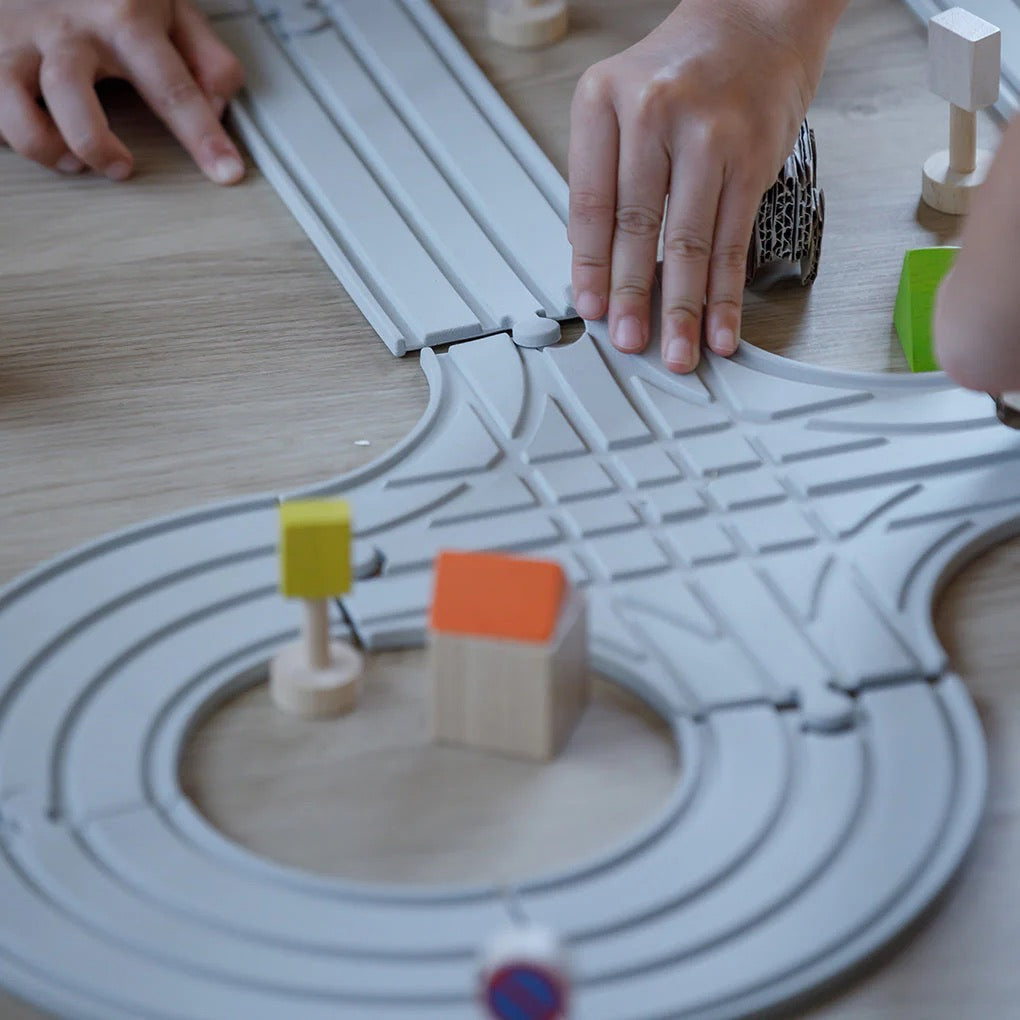 Rubber road & rail set medium - Plan toys